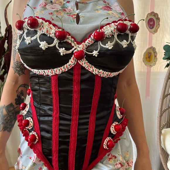 Goth cherry cake - Picture 6 of 8